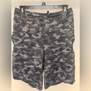 LULU LEMON men’s shorts